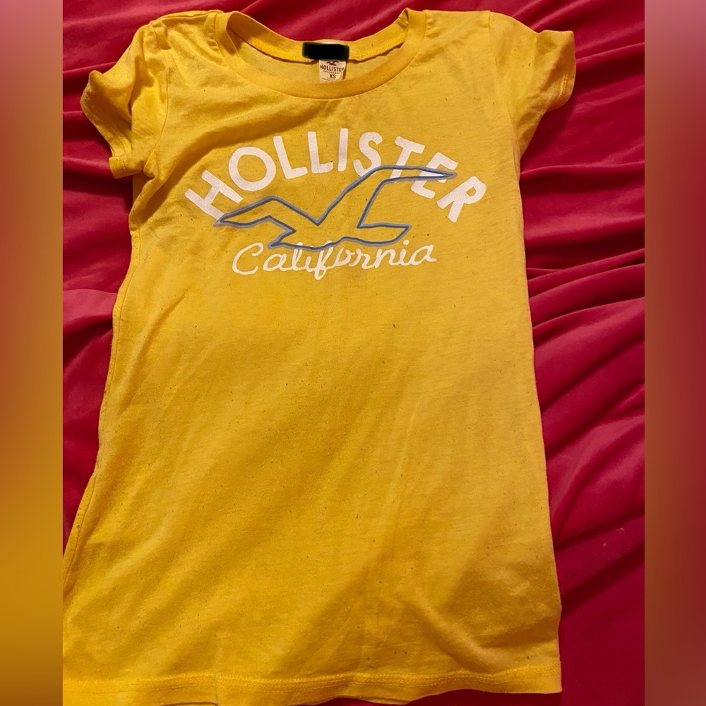 Hollister fitted yellow t shirt